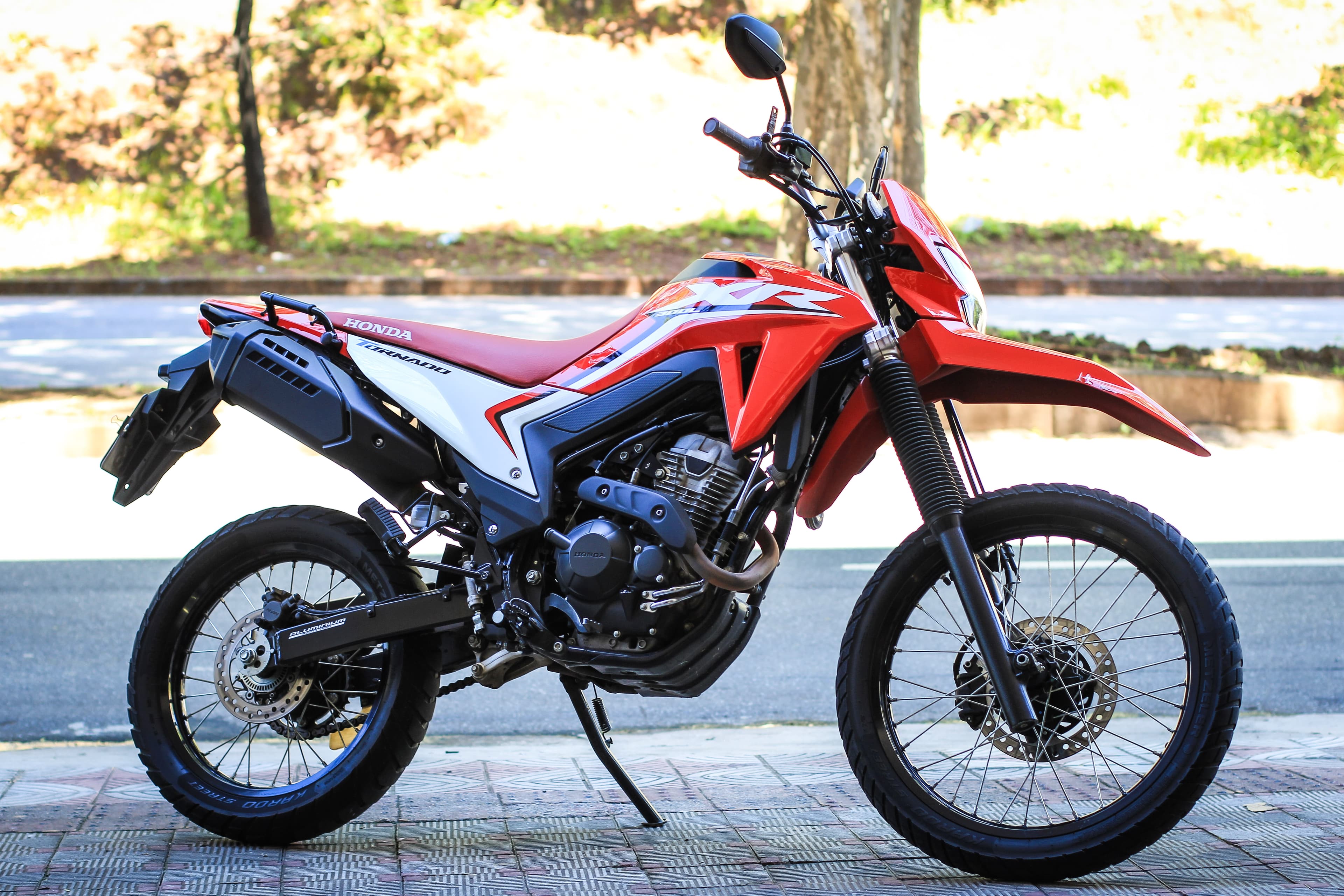 XR 300L Tornado - Imagem 2